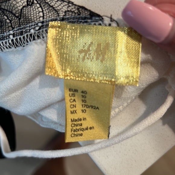H&M going out lacy top! Gold tag ⭐️ bundle for discount! - Picture 5 of 5